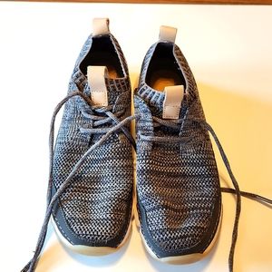 Women's black trigenic shoes